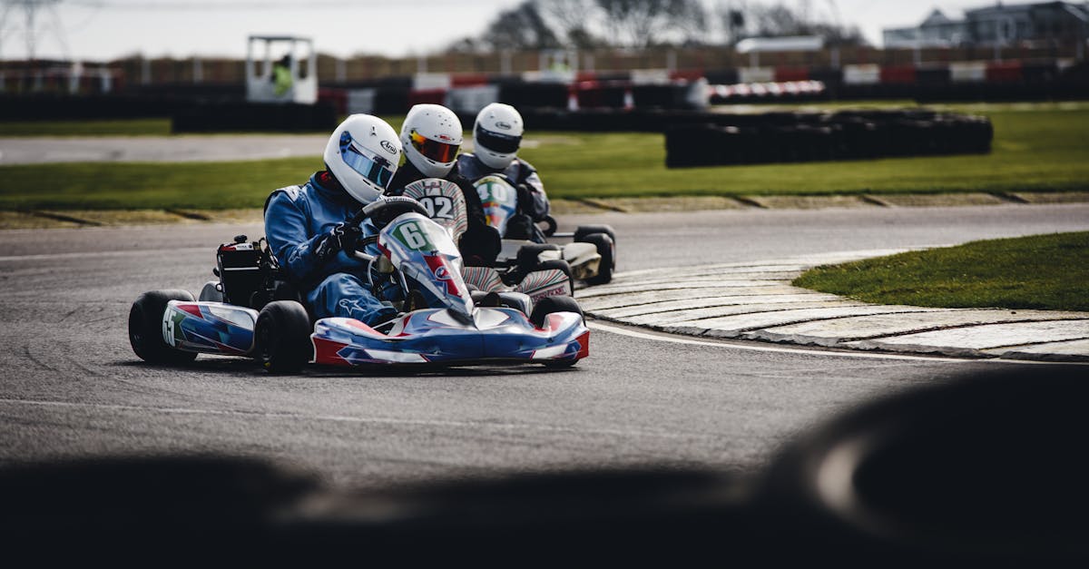 découvrez le plaisir du karting ! profitez d'une expérience palpitante sur circuit, idéal pour les amateurs de vitesse et de sensations fortes. que vous soyez débutant ou pilote avisé, vivez des moments inoubliables en compétition avec vos amis ou famille.