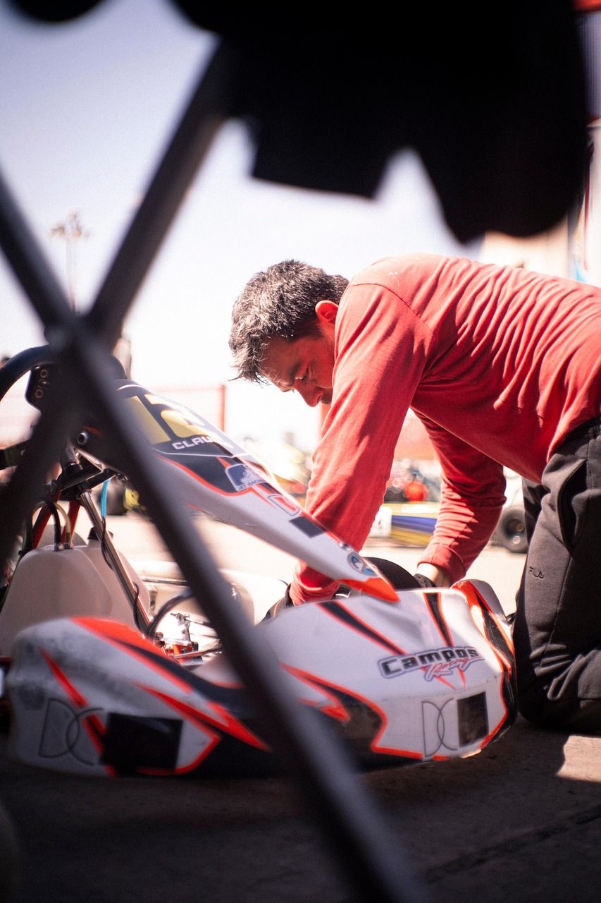 découvrez l'adrénaline du karting pour adultes : sensations fortes, circuits passionnants et compétitions palpitantes pour tous les niveaux.