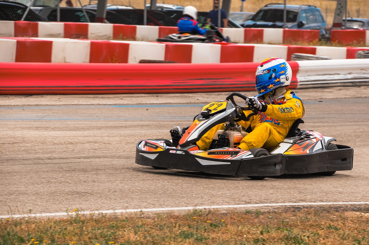 découvrez l'excitation du go-karting, une activité pleine d'adrénaline idéale pour petits et grands. vivez des courses endiablées sur piste sécurisée et amusez-vous en famille ou entre amis.