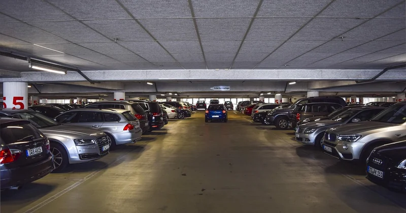 Que se passe-t-il si ma voiture est endommagée sur un parking privé ?
