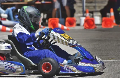 Légendes karting : histoire, pilotes emblématiques et moments marquants de la discipline