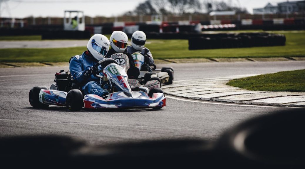 découvrez le monde palpitant du karting ! que vous soyez novice ou pilote expérimenté, vivez des courses endiablées sur des circuits adaptés à tous les niveaux. adrenaline garantie !