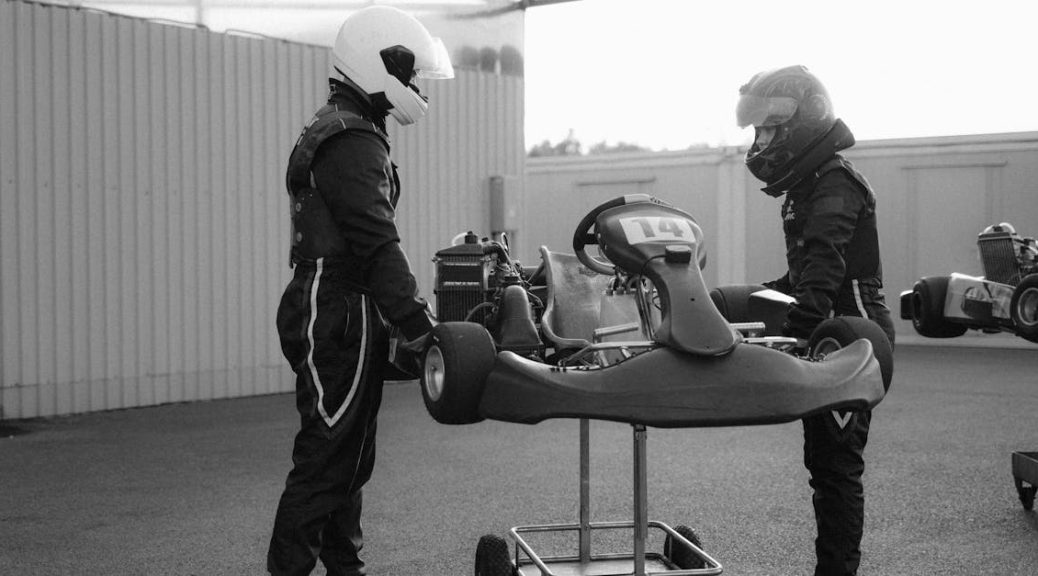 découvrez notre sélection d'équipements de karting de haute qualité, conçus pour améliorer votre expérience sur la piste. que vous soyez débutant ou pilote confirmé, trouvez tout le nécessaire : karts, casques, combinaisons et accessoires pour une performance optimale et un maximum de sécurité.