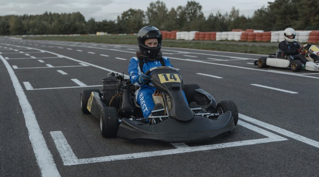 découvrez l'univers du karting, une activité passionnante qui allie vitesse et adrénaline. que vous soyez débutant ou pilote expérimenté, venez vous mesurer sur nos pistes entièrement équipées et profitez d'une expérience inoubliable en famille ou entre amis.