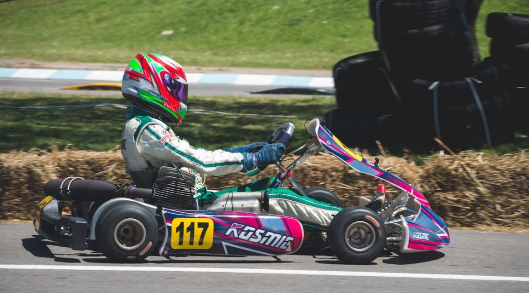 découvrez l'excitation de l'outdoor karting ! vitesse, adrénaline et paysages époustouflants vous attendent sur notre circuit en plein air. parfait pour les amateurs de sensations fortes et les familles en quête de fun. réservez votre session dès maintenant et revêtez votre casque pour une expérience inoubliable !