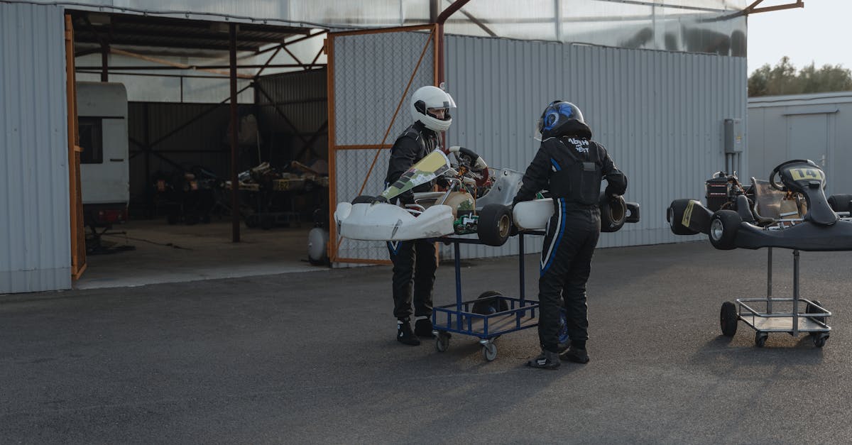 découvrez l'univers palpitant du karting ! vivez des sensations fortes sur les circuits, que vous soyez débutant ou pilote aguerri. participez à des courses en solo ou en équipe, et perfectionnez votre technique de conduite dans une ambiance conviviale. le karting, c'est l'adrénaline au rendez-vous pour les amateurs de vitesse !