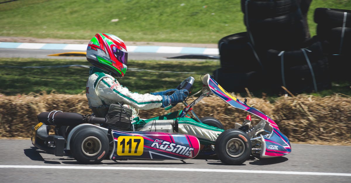 découvrez l'univers palpitant du karting, où vitesse et adrénaline se rencontrent sur la piste. que vous soyez débutant ou pilote expérimenté, vivez des sensations fortes lors de courses endiablées entre amis ou en famille. réservez votre session dès maintenant et lancez-vous dans l'aventure du karting!