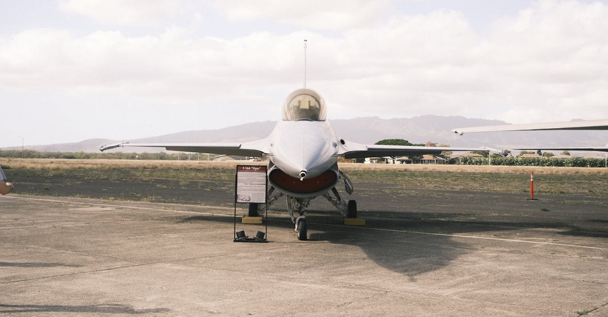 découvrez l'aérodynamique, la science qui étudie les mouvements de l'air et leurs interactions avec les objets en mouvement. explorez ses applications dans l'aviation, l'automobile et les sports pour optimiser les performances et la sécurité.