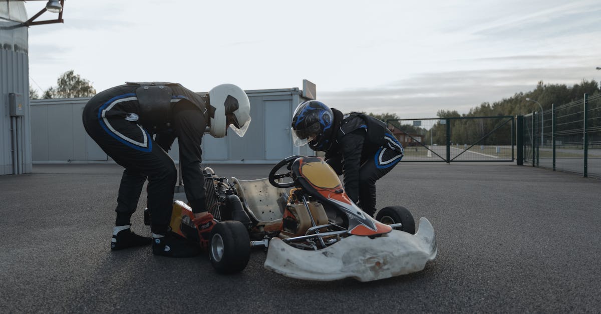 découvrez l'univers palpitant du karting : sensations fortes, compétitions dynamiques et moments inoubliables entre amis ou en famille sur des circuits adaptés à tous les niveaux. vivez l'adrénaline au volant de votre kart et défiez vos adversaires pour remporter la victoire !