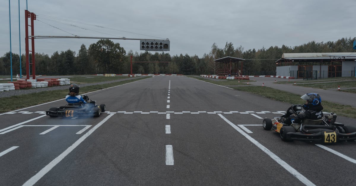 découvrez la passion du karting ! vivez des sensations fortes sur la piste avec nos karts performants. que vous soyez débutant ou pilote expérimenté, profitez d'une expérience inoubliable en famille ou entre amis. réservez votre session de karting dès aujourd'hui et défiez vos adversaires !