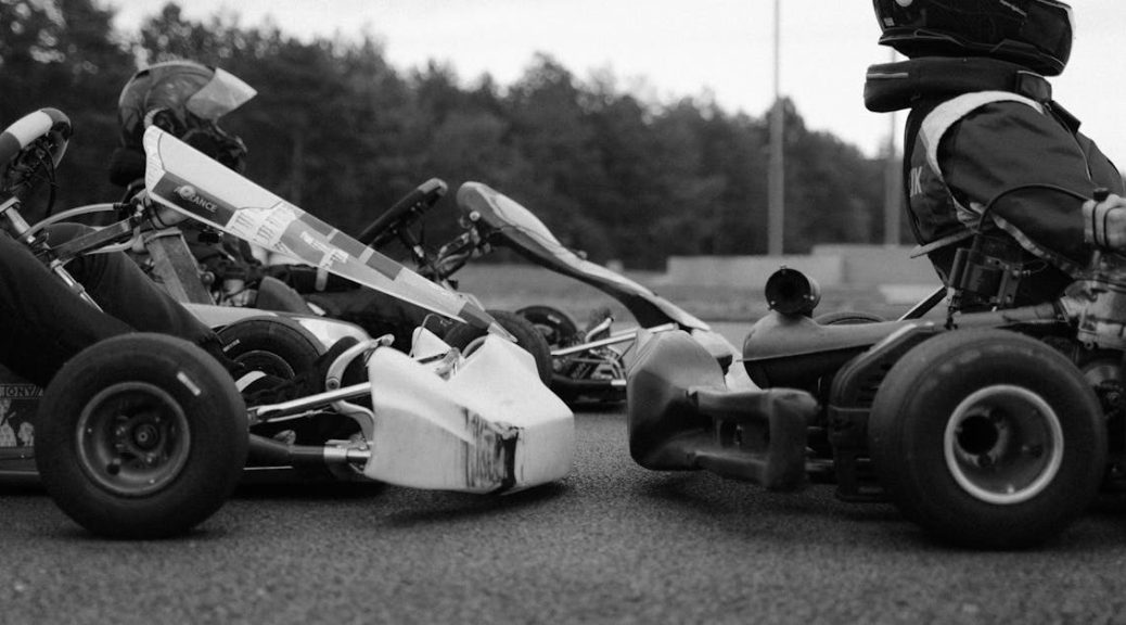 découvrez le karting, une activité palpitante qui vous propulse sur des circuits adaptés à tous les niveaux. que vous soyez novice ou pilote aguerri, vivez des sensations fortes en famille ou entre amis. réservez votre session dès maintenant et lancez-vous dans la course !