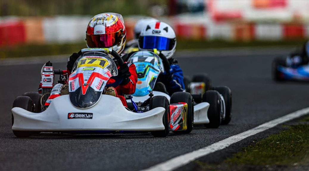 découvrez notre large sélection d'équipements de karting, allant des karts aux accessoires essentiels pour les pilotes. qualité, performance et sécurité au rendez-vous pour vivre votre passion du karting pleinement.