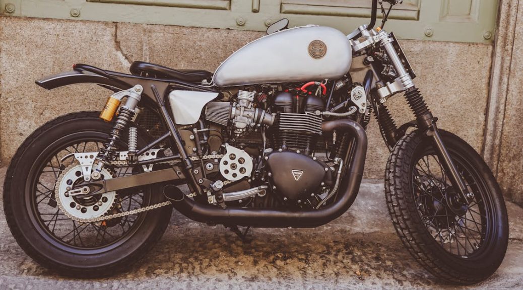 découvrez le fonctionnement des moteurs à deux temps, leur conception, leurs avantages et inconvénients, ainsi que leurs applications dans différents domaines, de la motocyclette aux outils de jardinage.