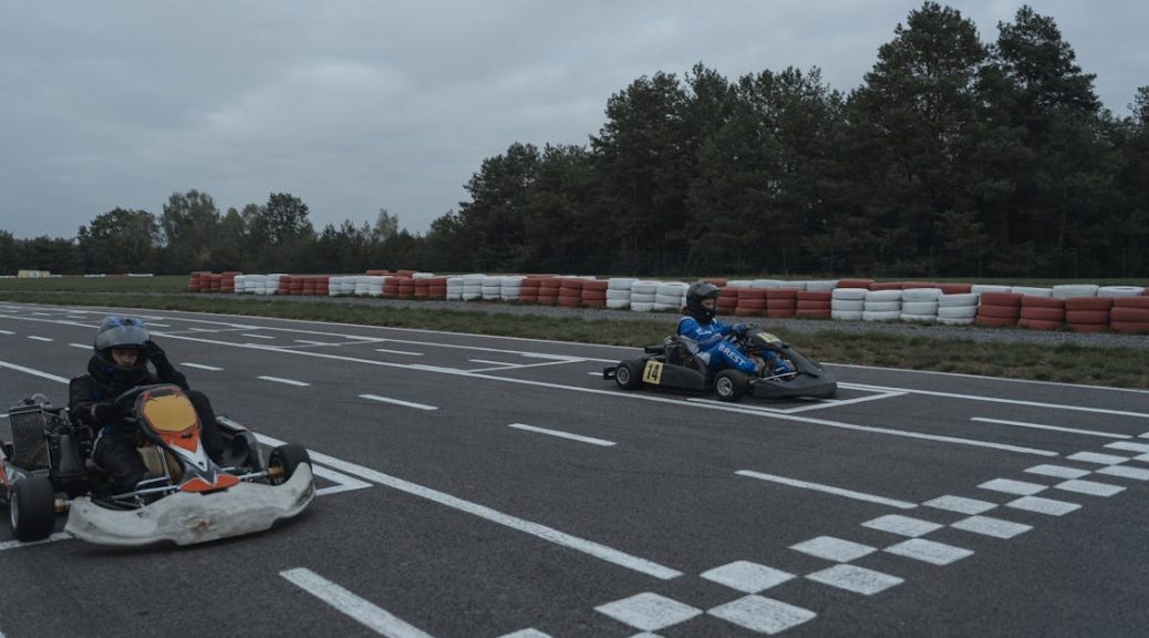 découvrez l'univers passionnant du karting ! que vous soyez un pilote débutant ou un expert, vivez des sensations fortes sur des circuits adaptés à tous. réservez votre session dès maintenant et défiez vos amis dans une course palpitante !