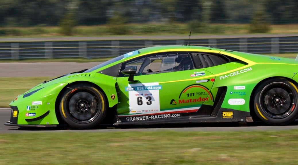 découvrez l'univers palpitant du racing, où vitesse et adrénaline se rencontrent. plongez dans nos articles sur les courses automobiles, les dernières tendances en matière de sport automobile et des conseils pour les passionnés de speed.