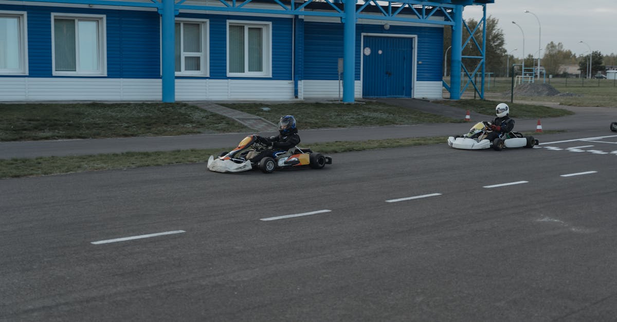 découvrez le monde palpitant du go-karting, où adrénaline et compétition se rencontrent sur des pistes conçues pour tous. que vous soyez débutant ou pilote chevronné, vivez des sensations fortes en famille ou entre amis dans un cadre convivial et sécurisé.
