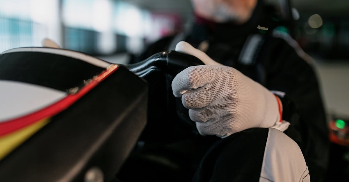 venez découvrir le plaisir de l'indoor karting ! que vous soyez novice ou pilote chevronné, vivez des sensations fortes sur notre circuit couvert. en famille ou entre amis, défiez vos coéquipiers dans une ambiance conviviale et dynamique. réservez votre session dès maintenant et préparez-vous à la compétition !