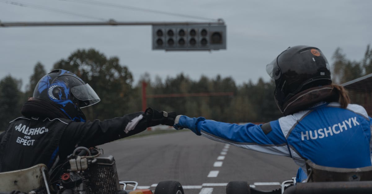 découvrez l'univers palpitant des karts, où vitesse et adrénaline se rencontrent ! que ce soit pour une journée de loisirs entre amis ou une compétition sérieuse, nos karts vous offrent une expérience de conduite inoubliable sur des circuits adaptés à tous les niveaux.