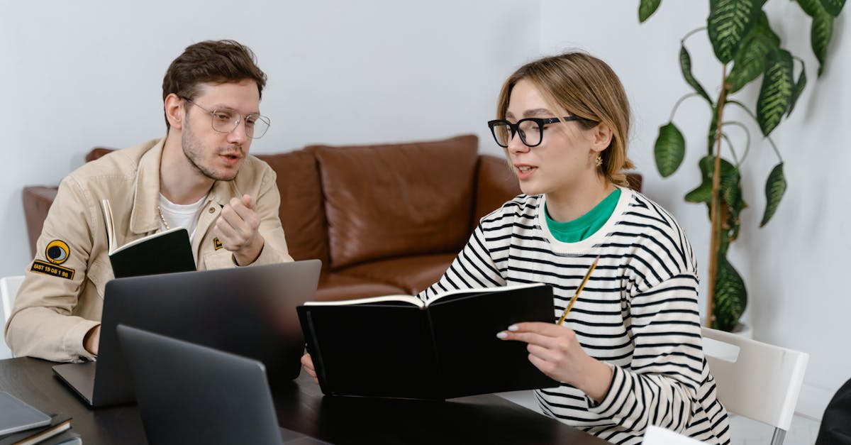 découvrez l'importance du briefing dans la gestion de projet. apprenez comment bien préparer et mener un briefing efficace pour assurer la réussite de vos rencontres professionnelles et optimiser la communication au sein de votre équipe.