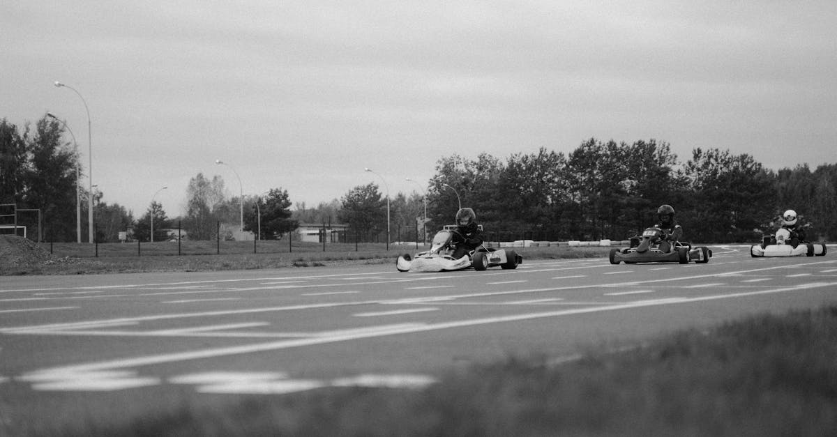 venez vivre des moments palpitants en go-karting ! que vous soyez débutant ou pilote aguerri, nos pistes adaptées et nos karts performants vous garantissent des sensations fortes et une expérience inoubliable. réservez dès maintenant pour défier vos amis et satisfaire votre soif de vitesse !
