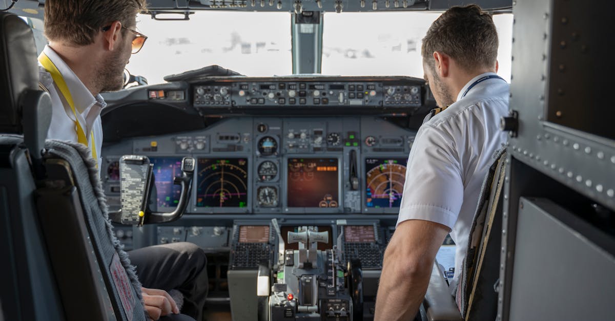 découvrez notre programme complet de formation de pilotes, conçu pour vous préparer aux défis de l'aviation moderne. apprenez aux côtés d'instructeurs expérimentés et bénéficiez d'un équipement de pointe pour garantir votre succès.
