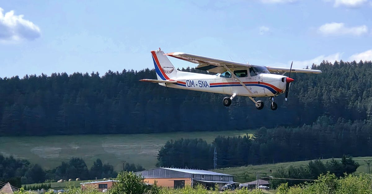 découvrez notre programme de formation de pilotes, conçu pour vous préparer aux défis du monde de l'aviation. apprenez avec des instructeurs expérimentés et bénéficiez d'un apprentissage pratique et théorique. rejoignez-nous pour prendre votre envol vers une carrière passionnante dans l'aviation.