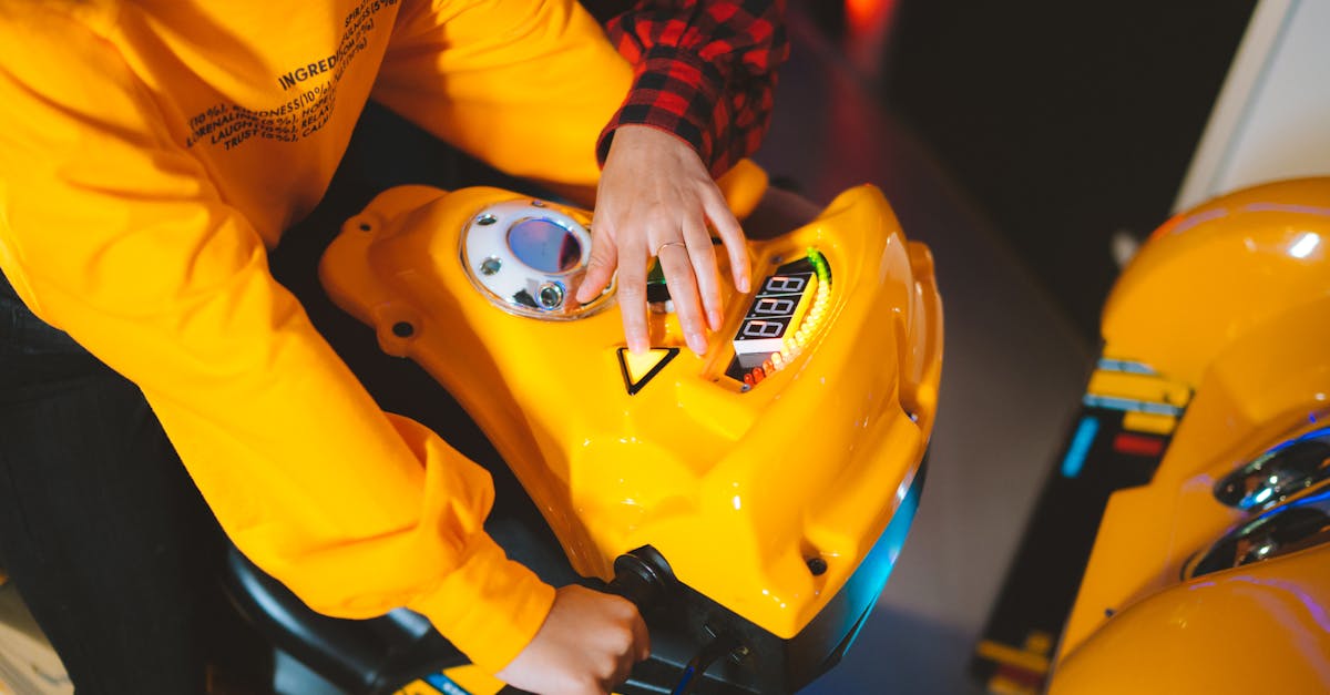 découvrez l'excitation des courses automobiles avec notre simulateur de course réaliste. vivez l'adrénaline des compétitions, perfectionnez vos compétences de pilotage et ressentez la vitesse depuis le confort de votre maison.