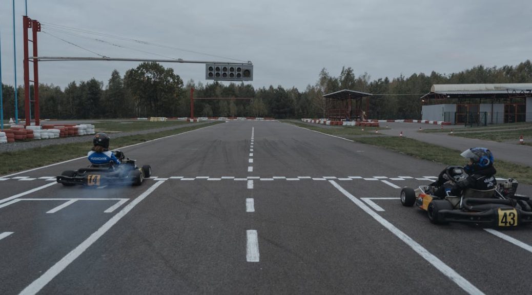 découvrez l'univers palpitant du karting ! que vous soyez novice ou pilote expérimenté, vivez des sensations fortes sur piste et défiez vos amis dans des courses endiablées. parfait pour les sorties en groupe, les anniversaires ou simplement pour le plaisir de la vitesse. rejoignez-nous pour des moments inoubliables sur nos circuits adaptés à tous les niveaux.