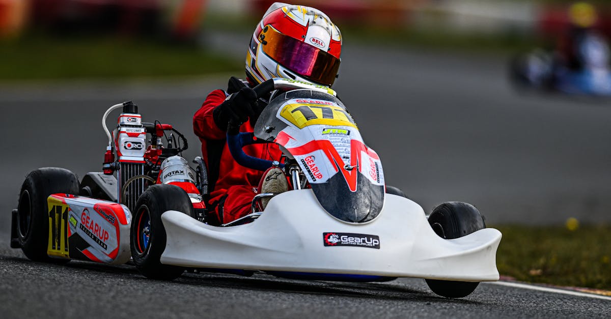 découvrez le karting, une activité passionnante qui combine vitesse et adrénaline sur des circuits adaptés à tous les niveaux. que vous soyez débutant ou pilote expérimenté, vivez des moments inoubliables entre amis ou en famille dans un cadre fun et convivial.