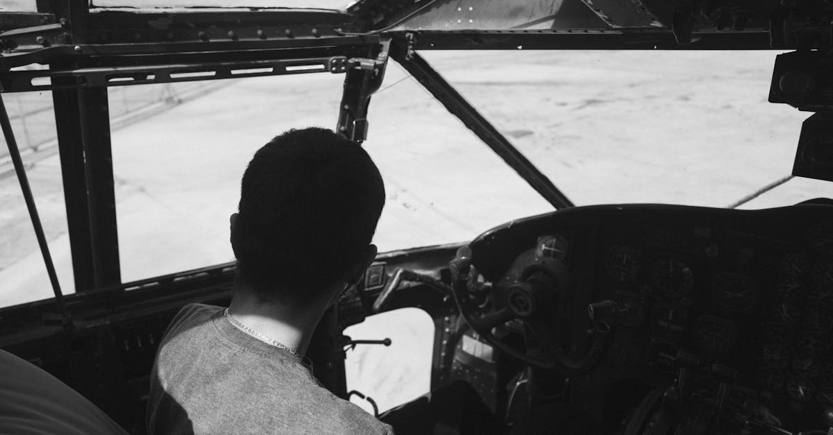 découvrez tout sur les équipements de pilotage : instruments, accessoires et technologies essentiels pour une expérience de vol sécurisée et performante. guide complet et conseils d’experts.