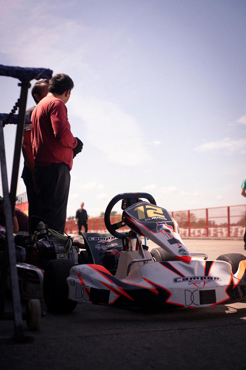 découvrez le karting pour adultes : sensations fortes, circuits passionnants et compétition amicale. idéal pour une sortie entre amis ou un événement d'entreprise.