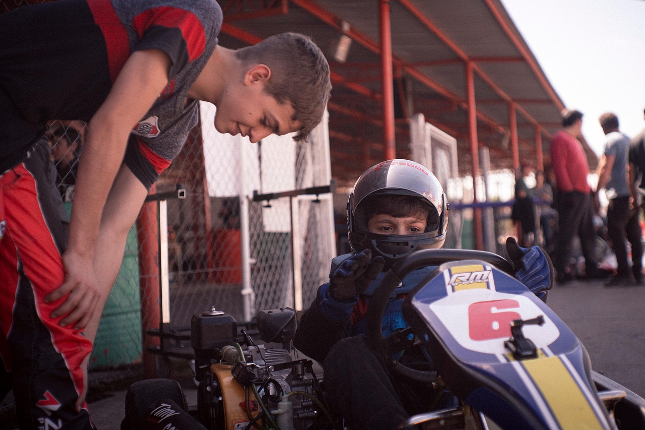 découvrez le karting pour adultes : sensations fortes, compétition et divertissement garantis sur nos pistes conçues spécialement pour les passionnés de vitesse.