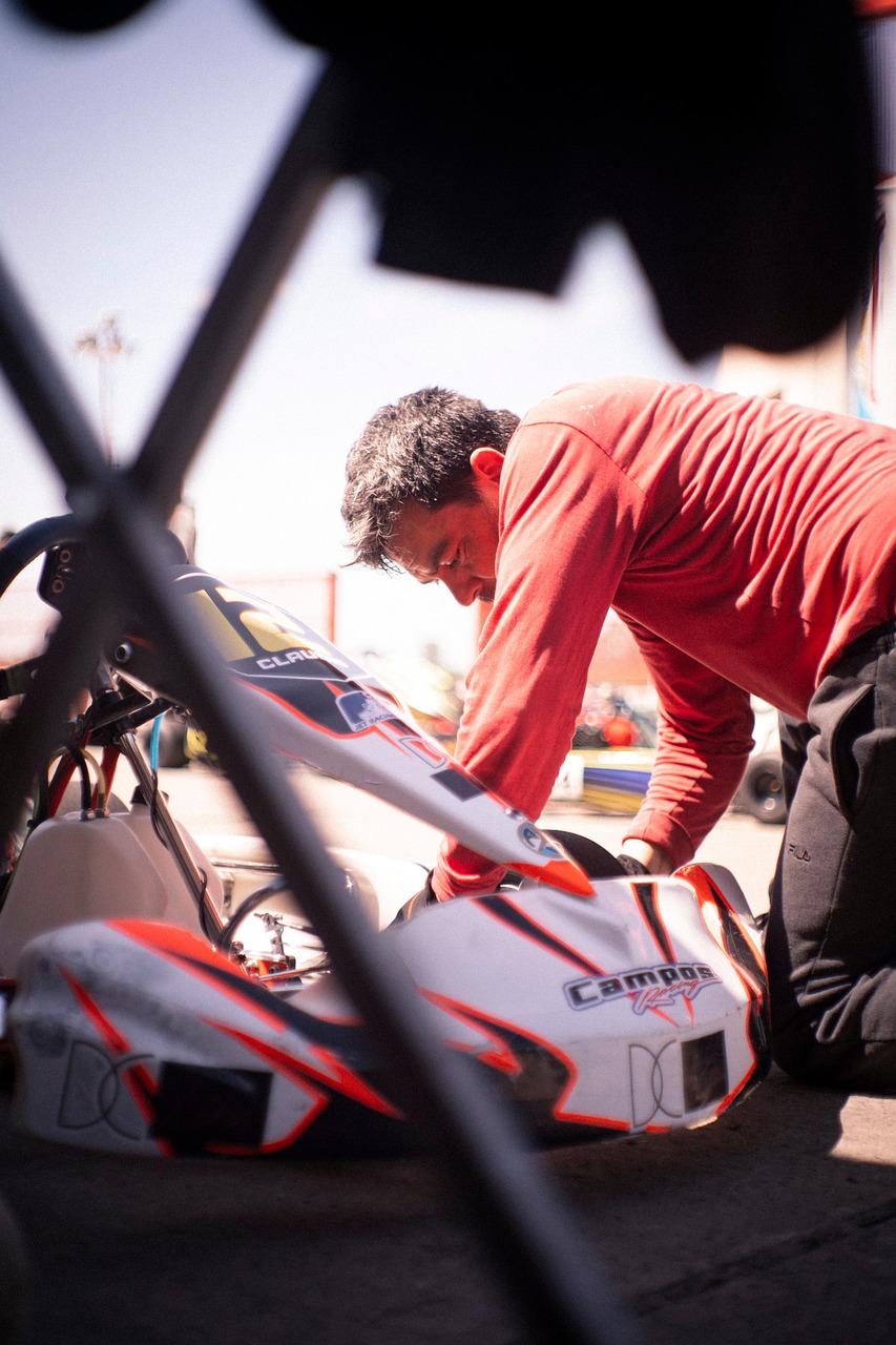 découvrez l'adrénaline du karting pour adultes : sensations fortes, circuits passionnants et compétitions palpitantes pour tous les niveaux.