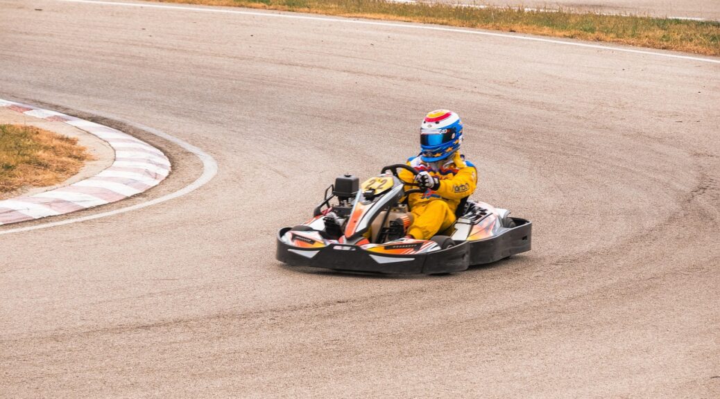 participez à une compétition de karting palpitante et vivez des sensations fortes sur circuit. défiez vos adversaires et montrez votre talent de pilote !