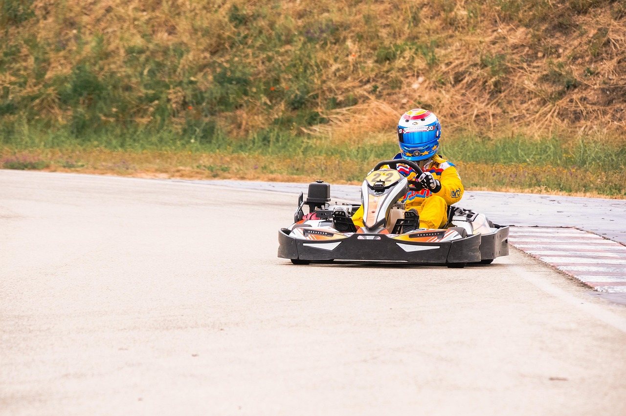 découvrez des sensations fortes avec notre piste de karting, idéale pour tous les âges et niveaux. vivez une expérience unique de vitesse et de compétition en toute sécurité.
