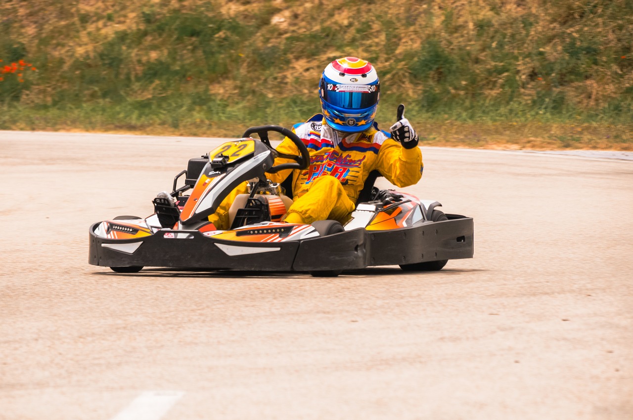 découvrez le plaisir et l'adrénaline du karting, une activité sportive et divertissante pour tous les âges. réservez votre session dès aujourd'hui !