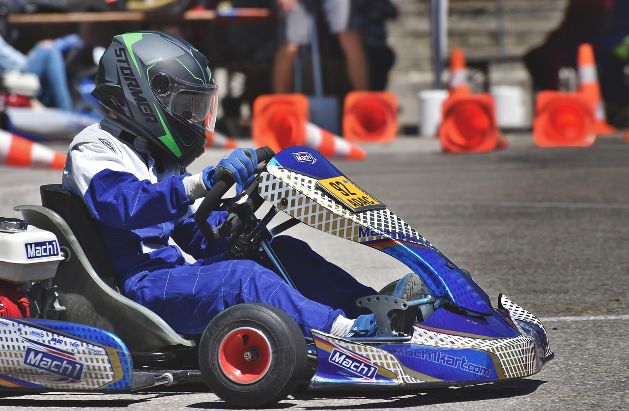 découvrez le plaisir du karting, une activité sportive et fun pour tous les âges. vitesse, adrénaline et sensations fortes garanties sur nos circuits sécurisés.